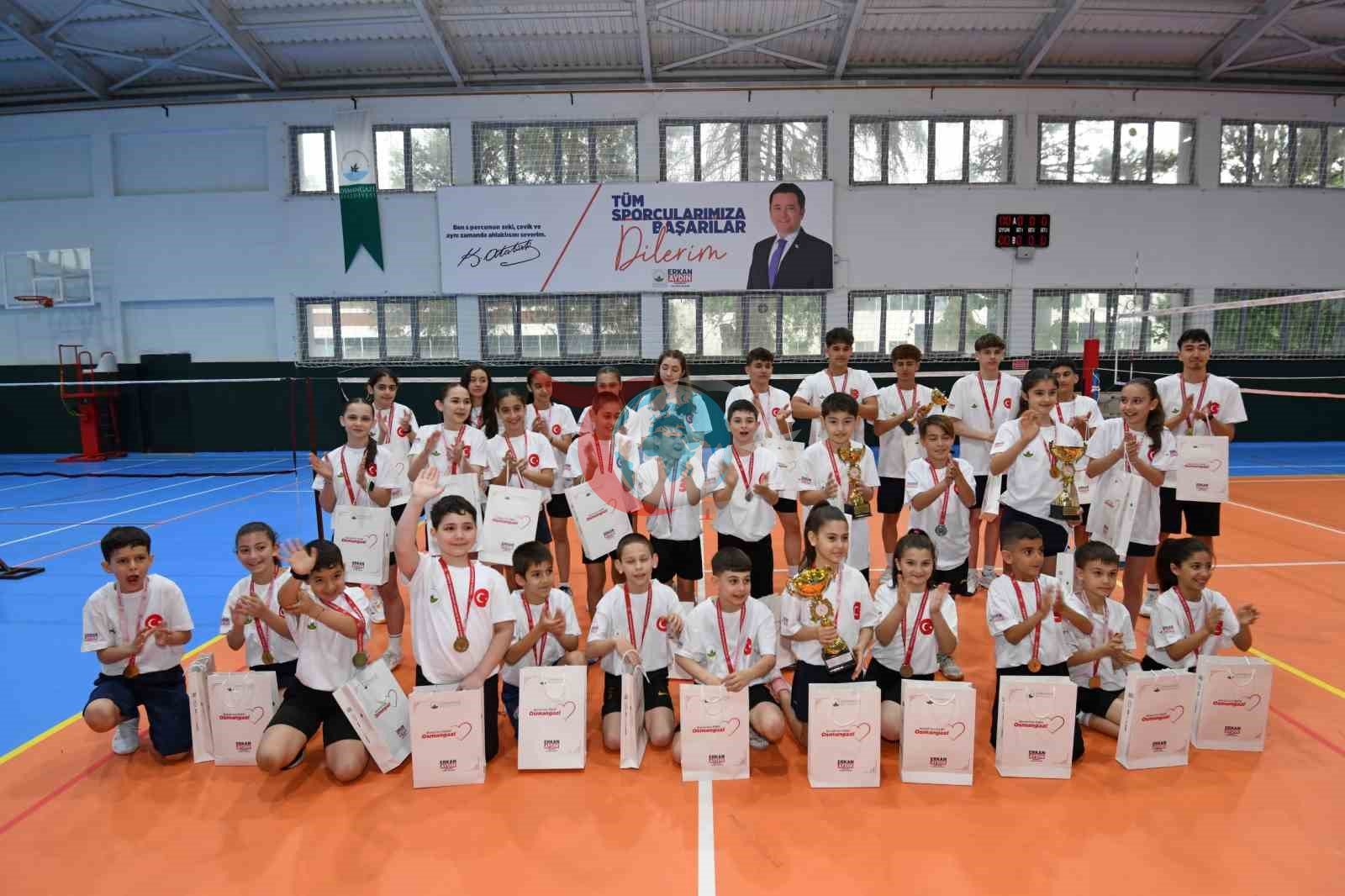 Osmangazi Belediyespor&rsquo;dan badmintonda tarihi başarı