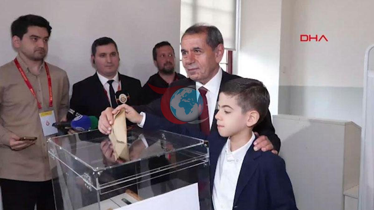 Galatasaraýyň prezidenti Dursun Özbek ses berdi