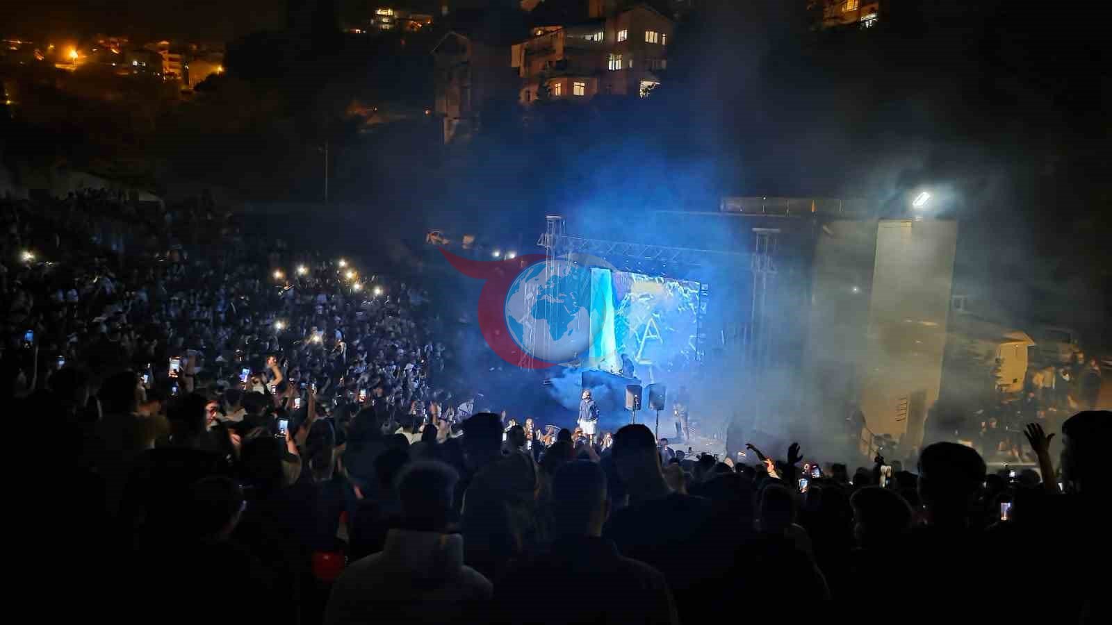 Karadeniz Ereğli'de Wegh Coşkusu: Gençler Konserde Bir Araya Geldi