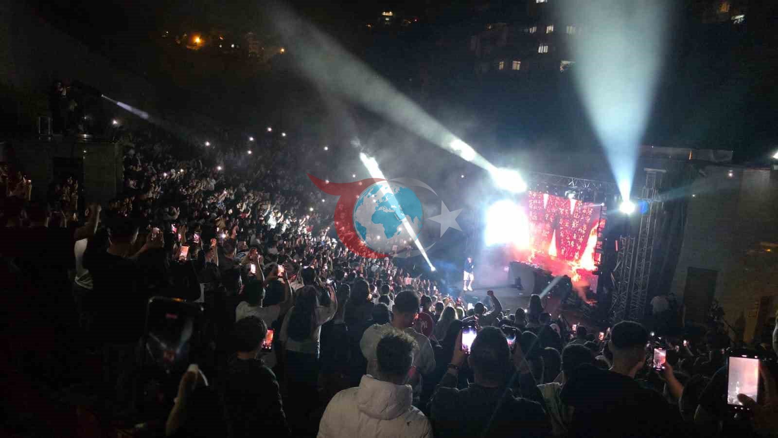 Karadeniz Ereğlida og'ir shamol yoshlarni hayratda qoldirdi