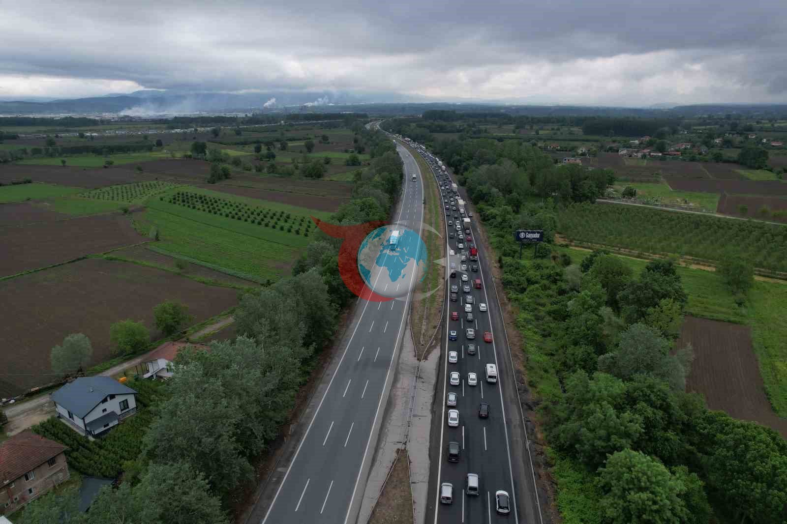 Bayram Trafiği Sakarya'da Kilitlenme Noktasına Geldi