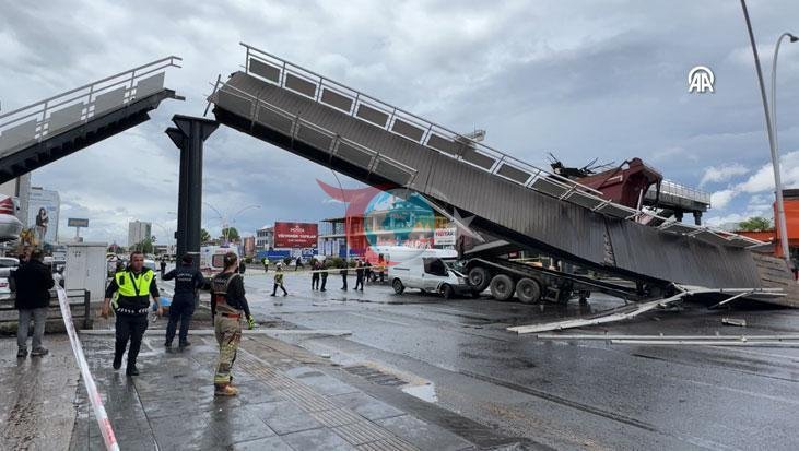 Ankaradaky awtoulag geçelgesi: 3 uckük awtoulagynyň urmagy netijesinde ýaralandy