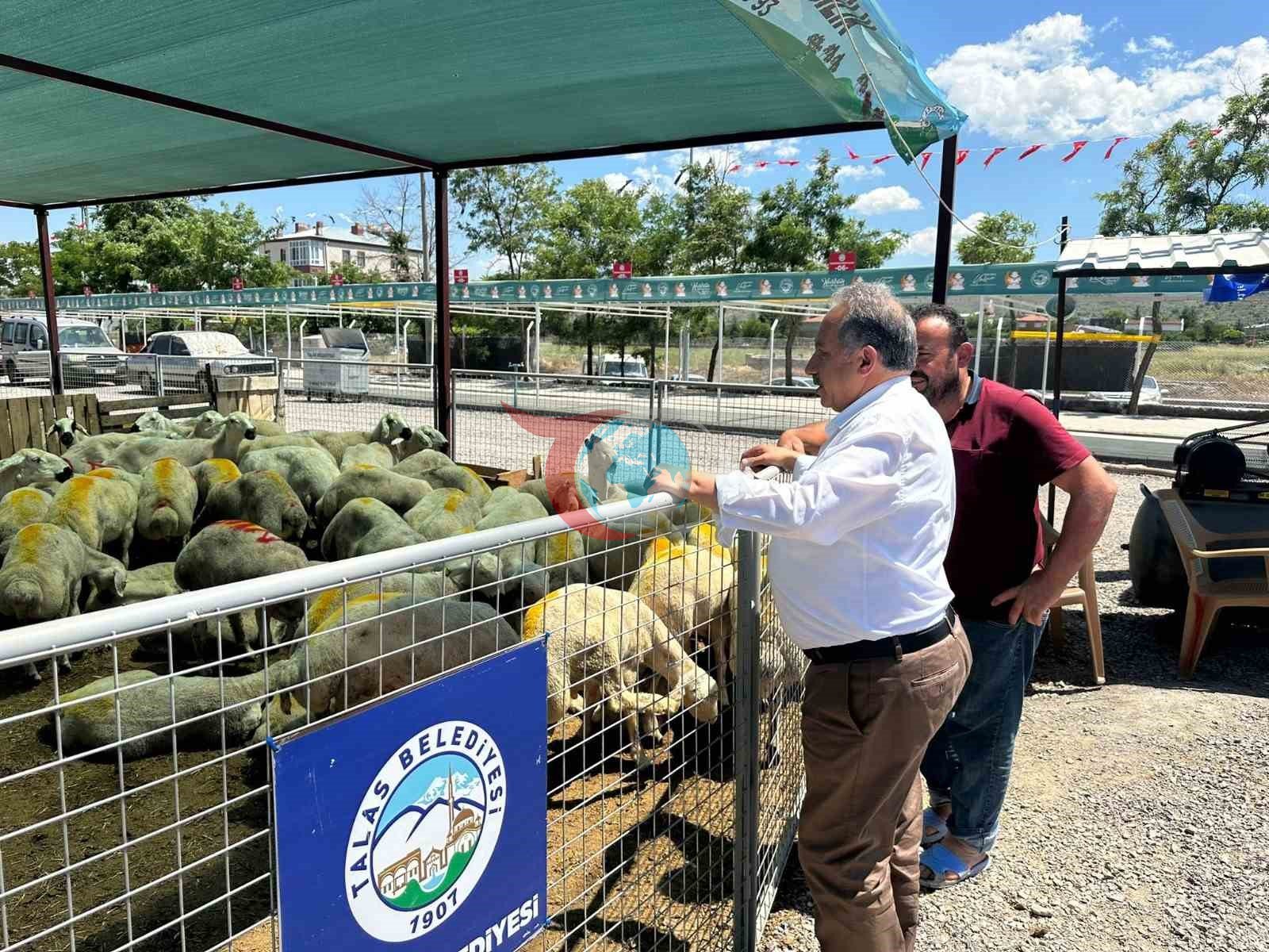 Talas'ta Kurban Pazarı İlgi Odağı Oldu