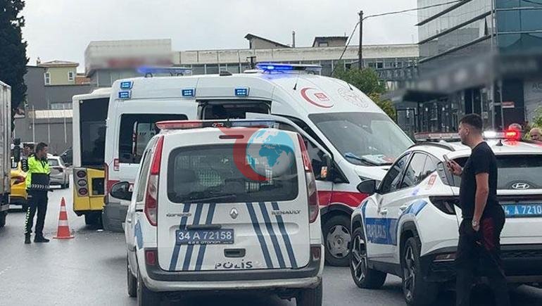 İstanbulda bir garip kaza Yolun ortasında duran İETT’ye çarpan motokurye yaralandı