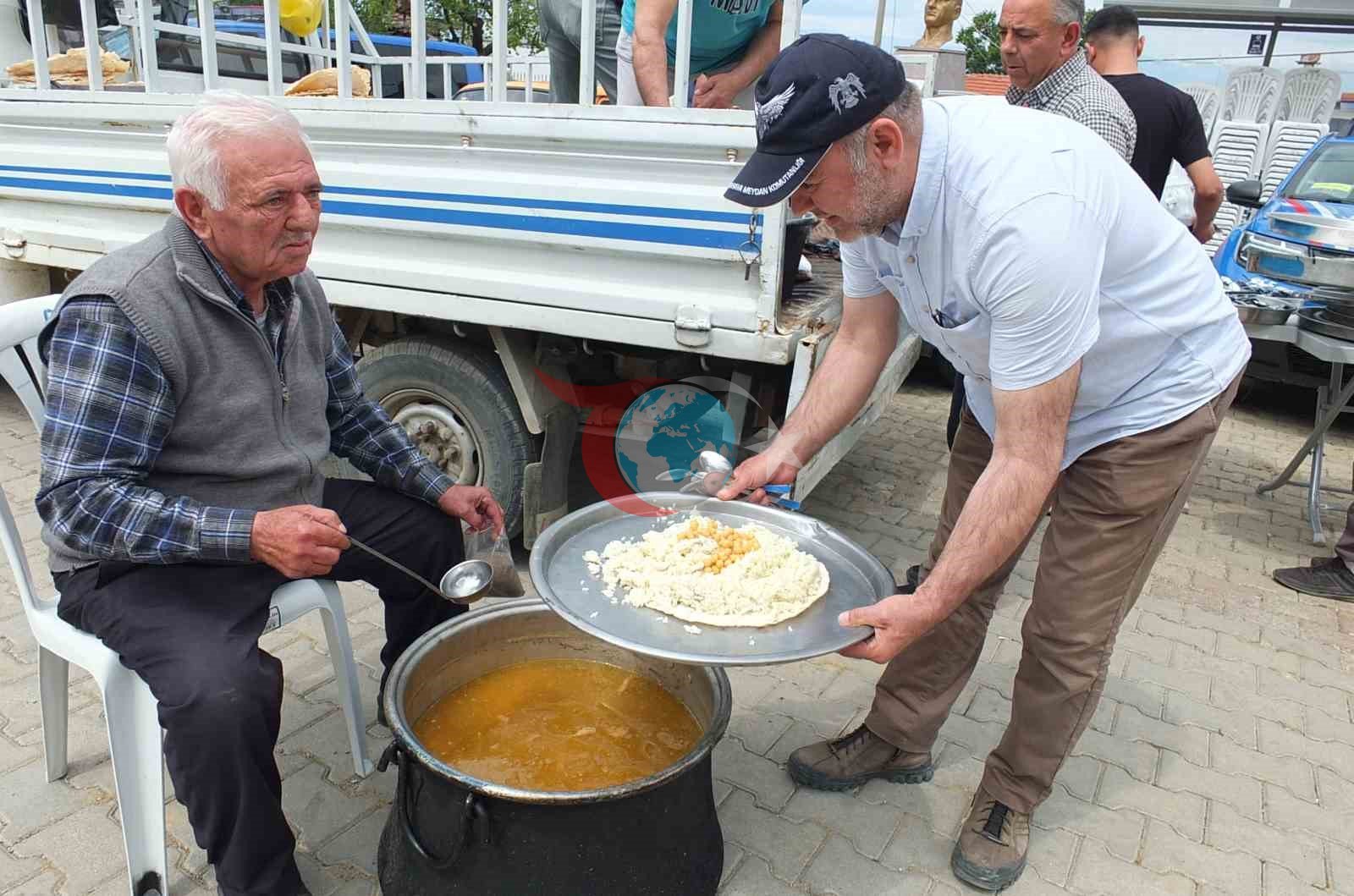 Burhaniye de geleneksel Ağacık Hayrı yüzlerce insanı buluşturdu