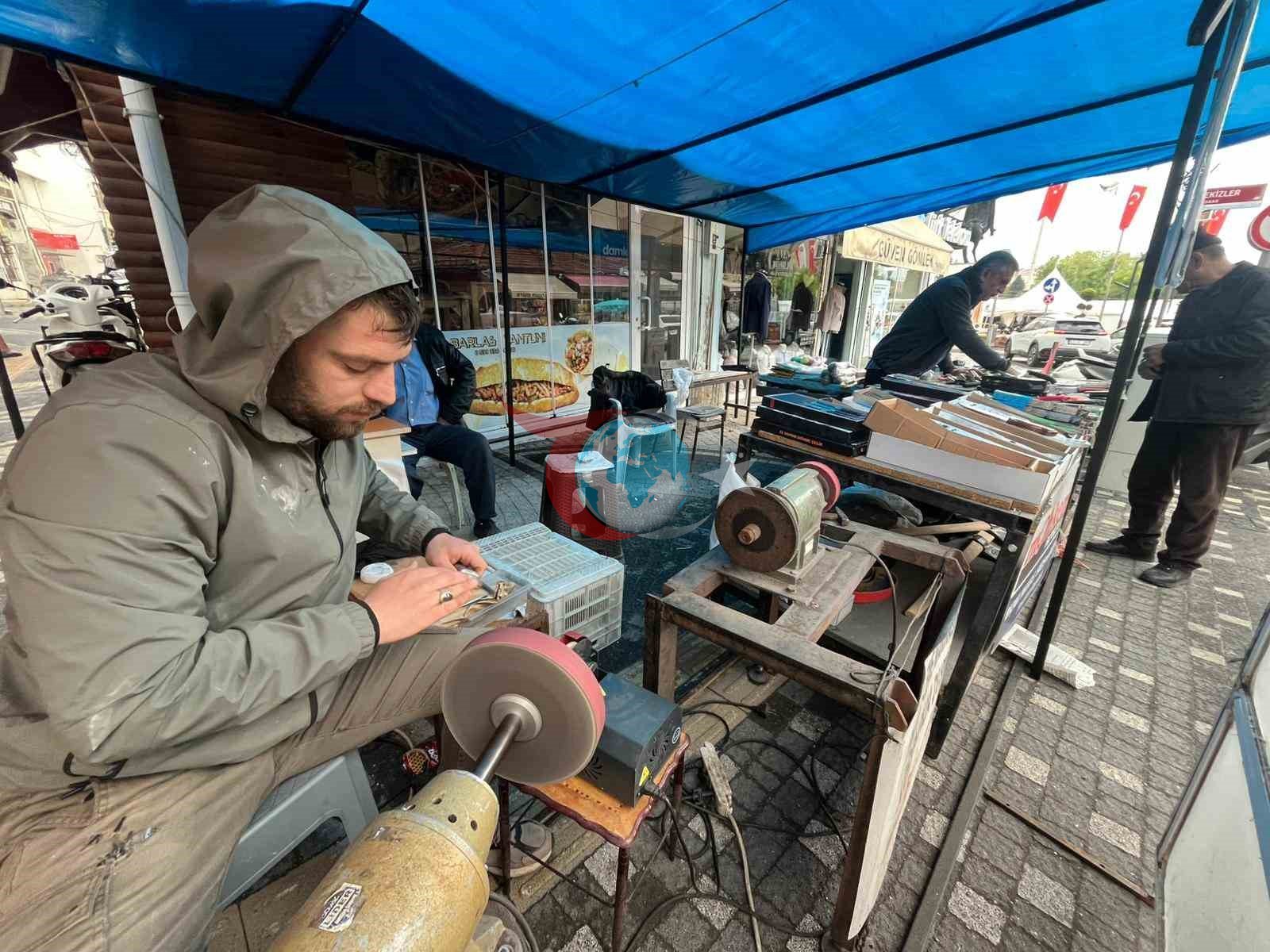 Tavşanlı’da kurbanlık bıçak ve satırlar bilenmeye başladı