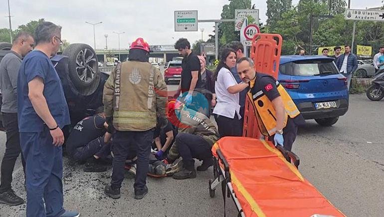 Kadıköydə sürücüsü xəstələnən avtomobil aşıb. Dəhşətli qəza kameraya düşüb