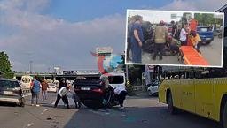 Kadıköy'de sürücüsü rahatsızlanan otomobil takla attı! Feci kaza kamerada
