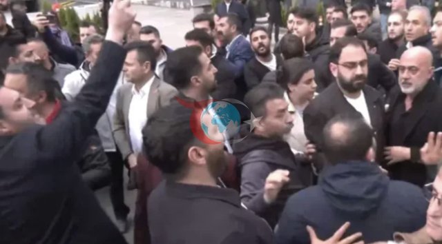 CHP Genel Merkezi'nde önünde tahliye gerginliği! Büyük arbede çıktı - Resim: 1
