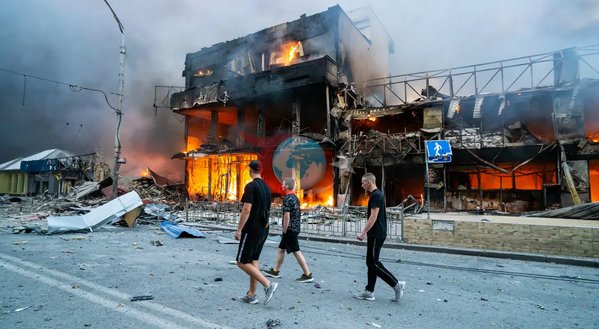 Rusiya Kiyevi ballistik raketlərlə vurdu! Ölənlər və yaralananlar var - Şəkil: 0
