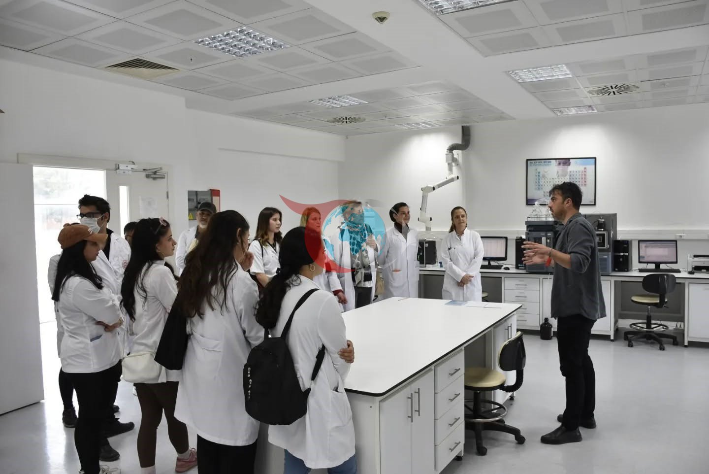 Tələbələr laboratoriyada təkmil üsullarla imtahan veriblər