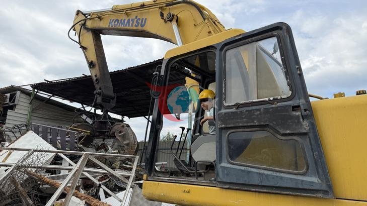 6 Yaşındaki Minik Operatör İş Makineleriyle Büyüklere Taş Çıkartıyor