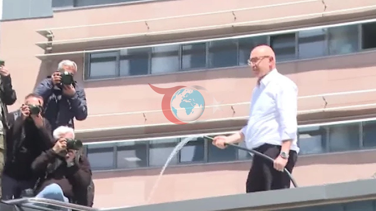 CHP Genel Merkezi'nde Tansiyon Yükseldi: Mahmut Tanal'ın İlginç Müdahalesi
