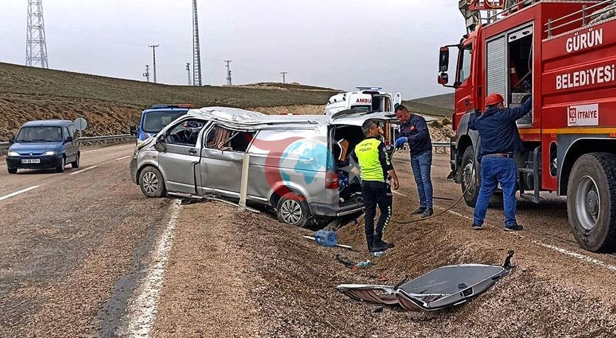 Sivas'ta Minibüs Devrildi: 1 Ölü, 8 Yaralı
