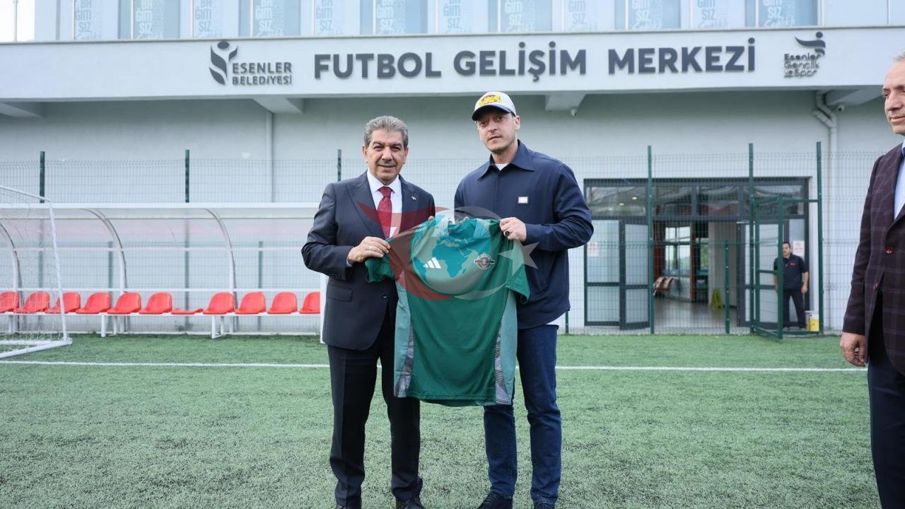 Mesut Özil Esenler'de Futbolseverlerle Buluştu