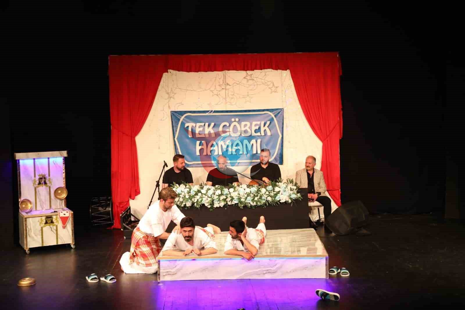 Erzurum Tiyatrosu Ordu Festivali'nde 'Hançer Havası' ile Büyüledi