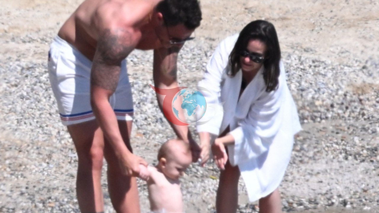 Burak Çelik ve Ailesi Bodrum'da Tatilin Tadını Çıkarıyor