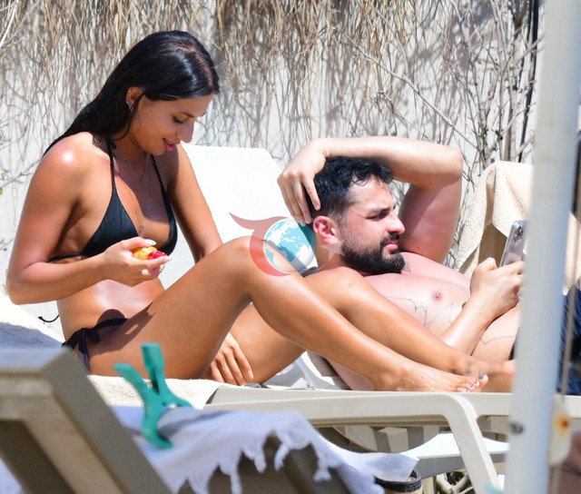 Ekin Mert Daymaz yeni tanıştığı kadınla kısa sürede kaynaştı - Resim : 2