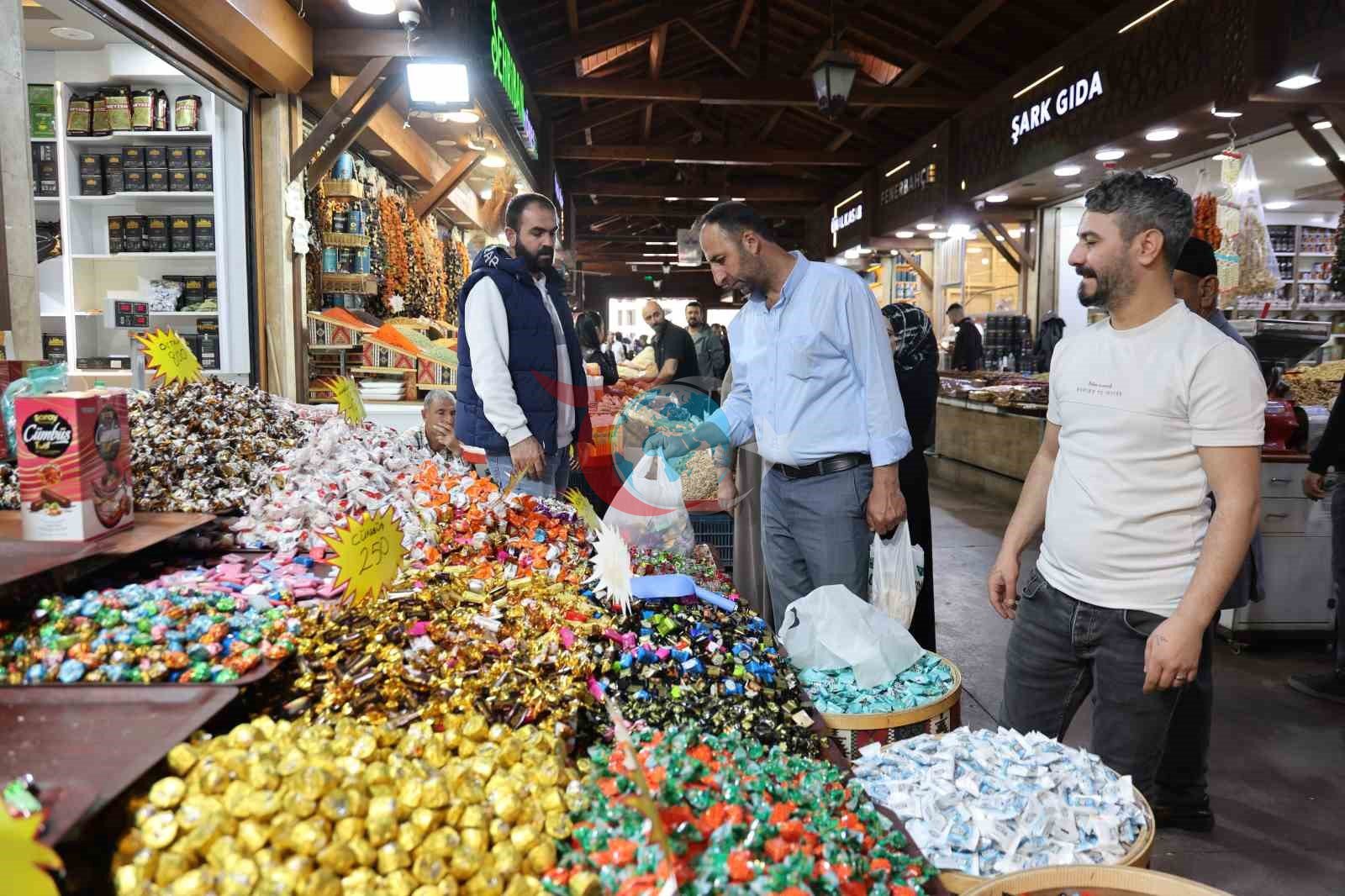 Elazığ Kapalı Çarşı’da Bayram Öncesi Alışveriş Yoğunluğu