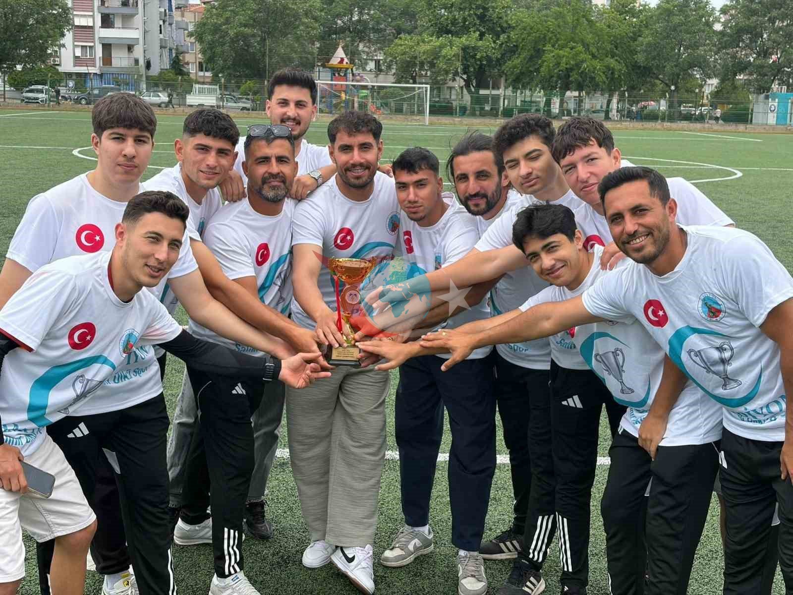 Salihli Ülküspor'un Şampiyonluk Kutlaması: Kupa Sevinci