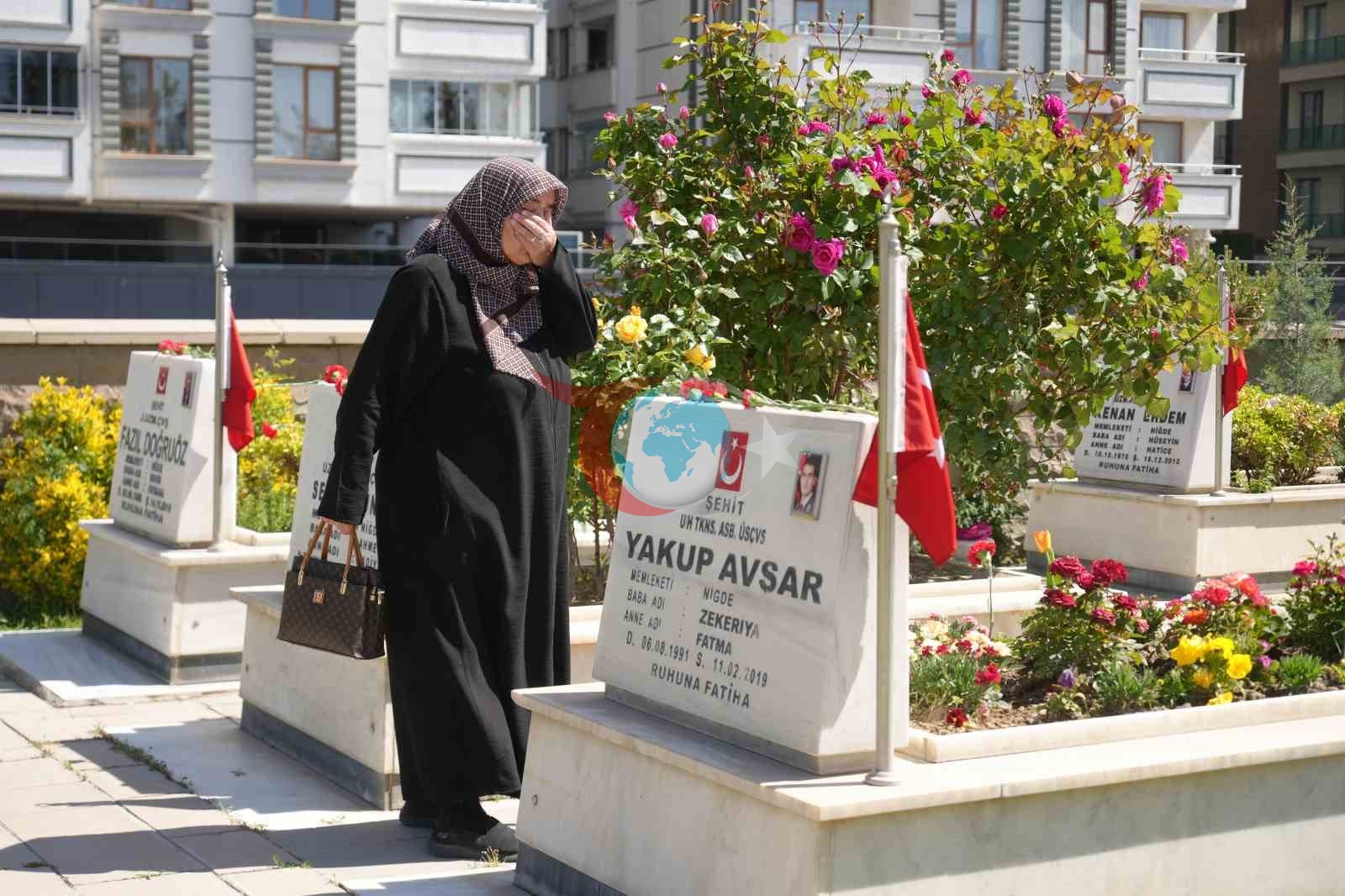 Niğde'de Bayram Arifesi: Şehitlik Ziyareti ve Dualar