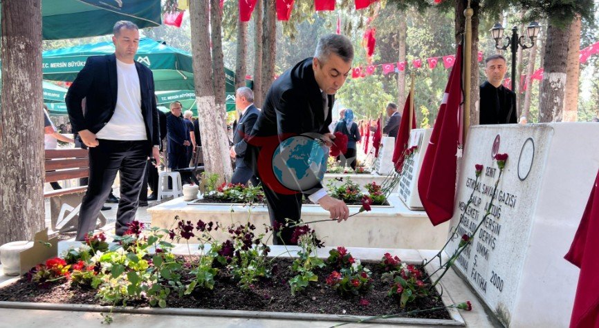 Mersin'de Bayramda Şehitlik Ziyareti ve Duygusal Anlar