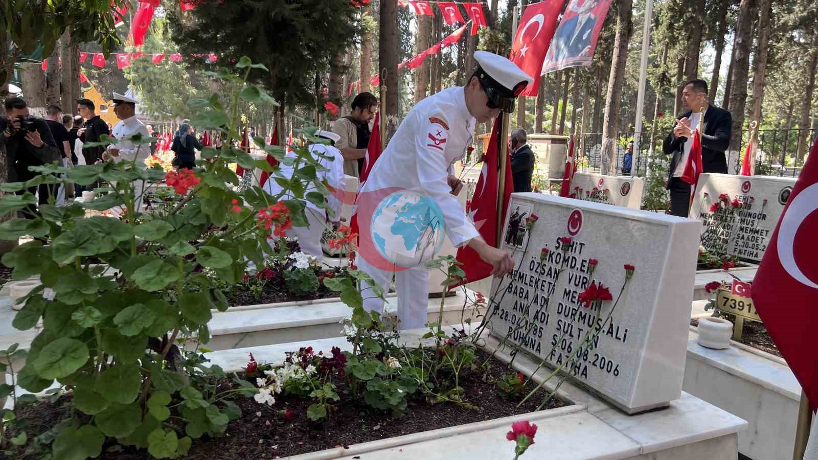 Mersin’de bayramda şehitlik unutulmadı