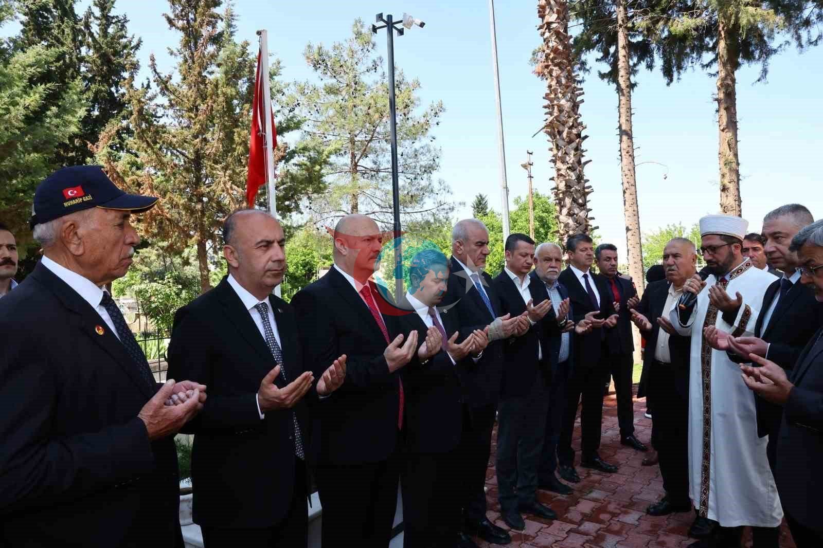 Adıyaman'da Bayram Arifesinde Şehitlik Ziyaretleri Düzenlendi