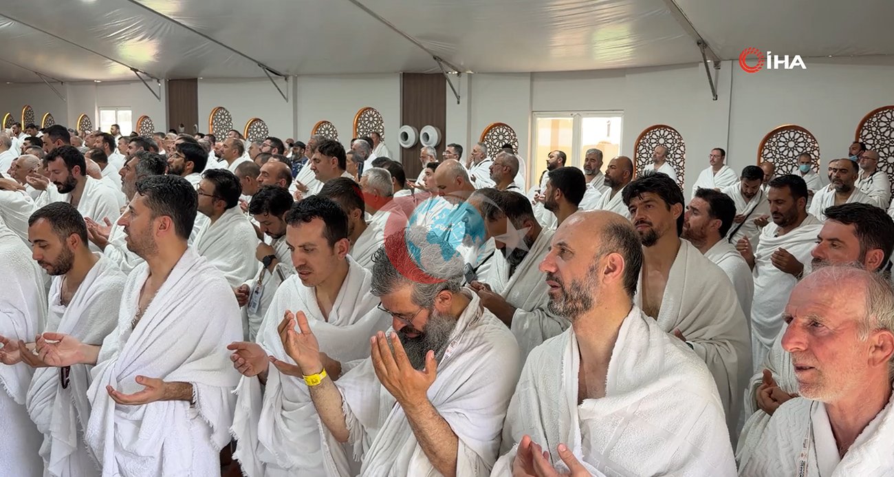 Arafat'ta İki Milyon Müslüman Hacı Olma Yolunda