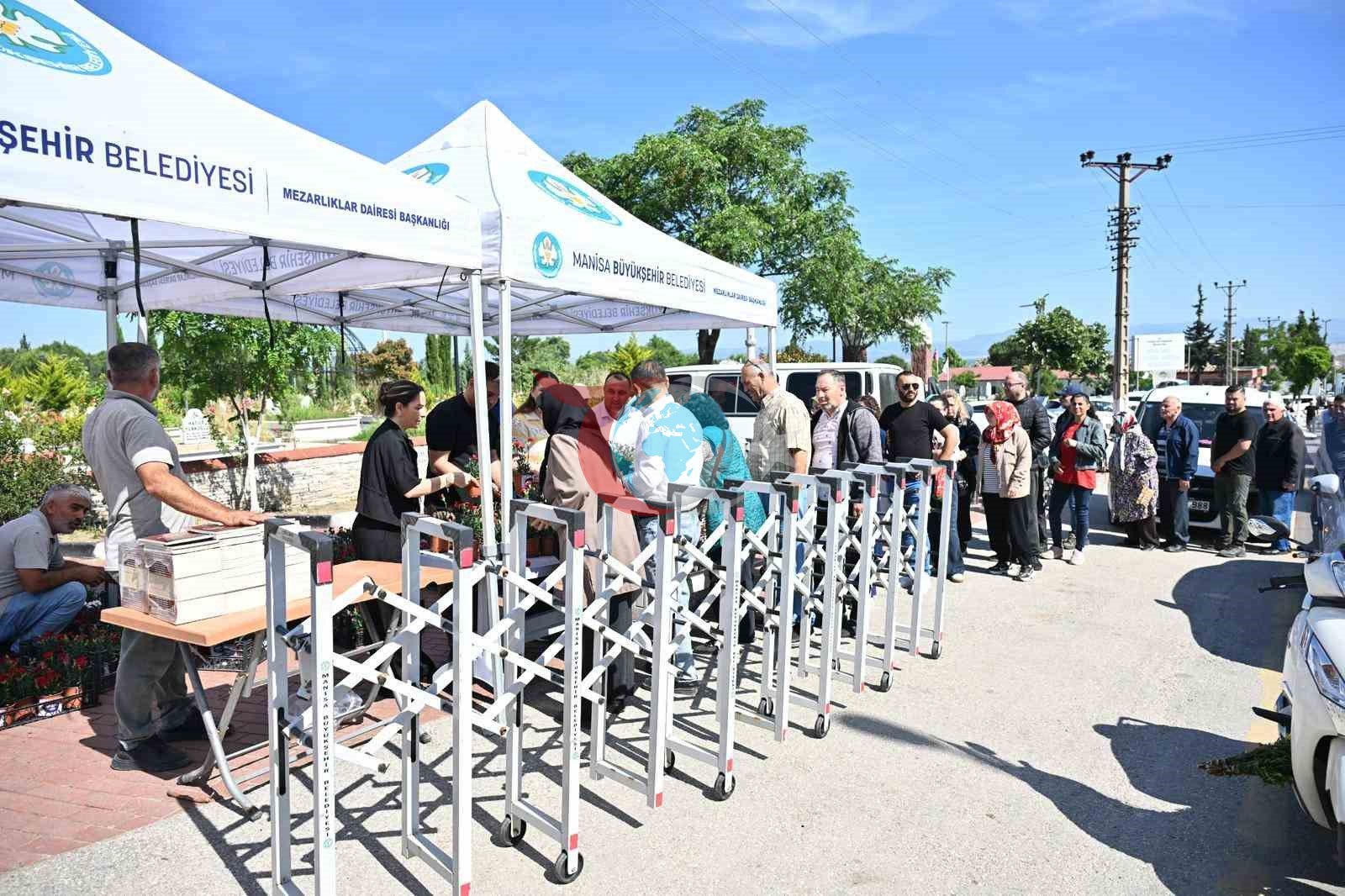 Manisa’da arife günü 20 bin çiçekli hizmet