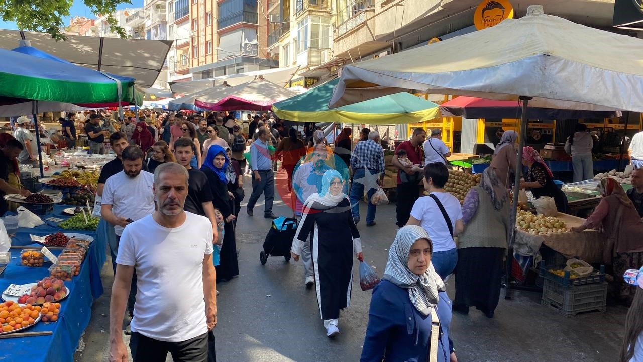 Aydın'ın Tarihi Salı Pazarı'nda Bayram Öncesi Canlılık