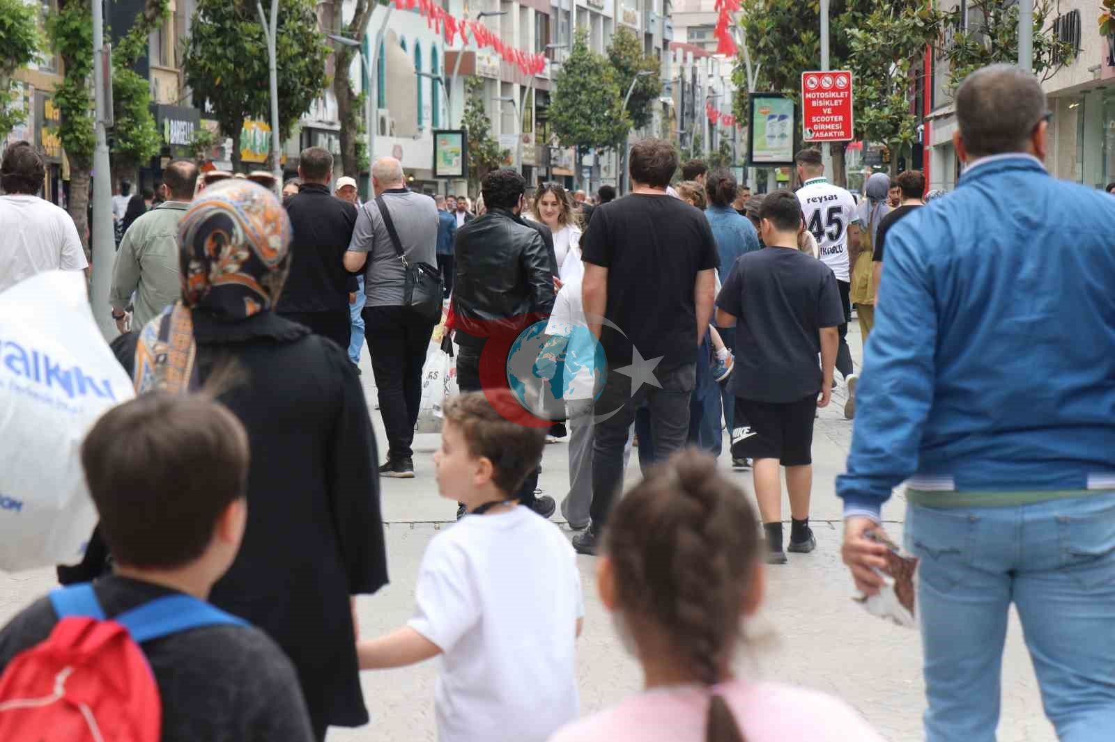 Sakarya'da Bayram Alışverişi Telaşı: Vatandaşlar Çarşıya Akın Etti