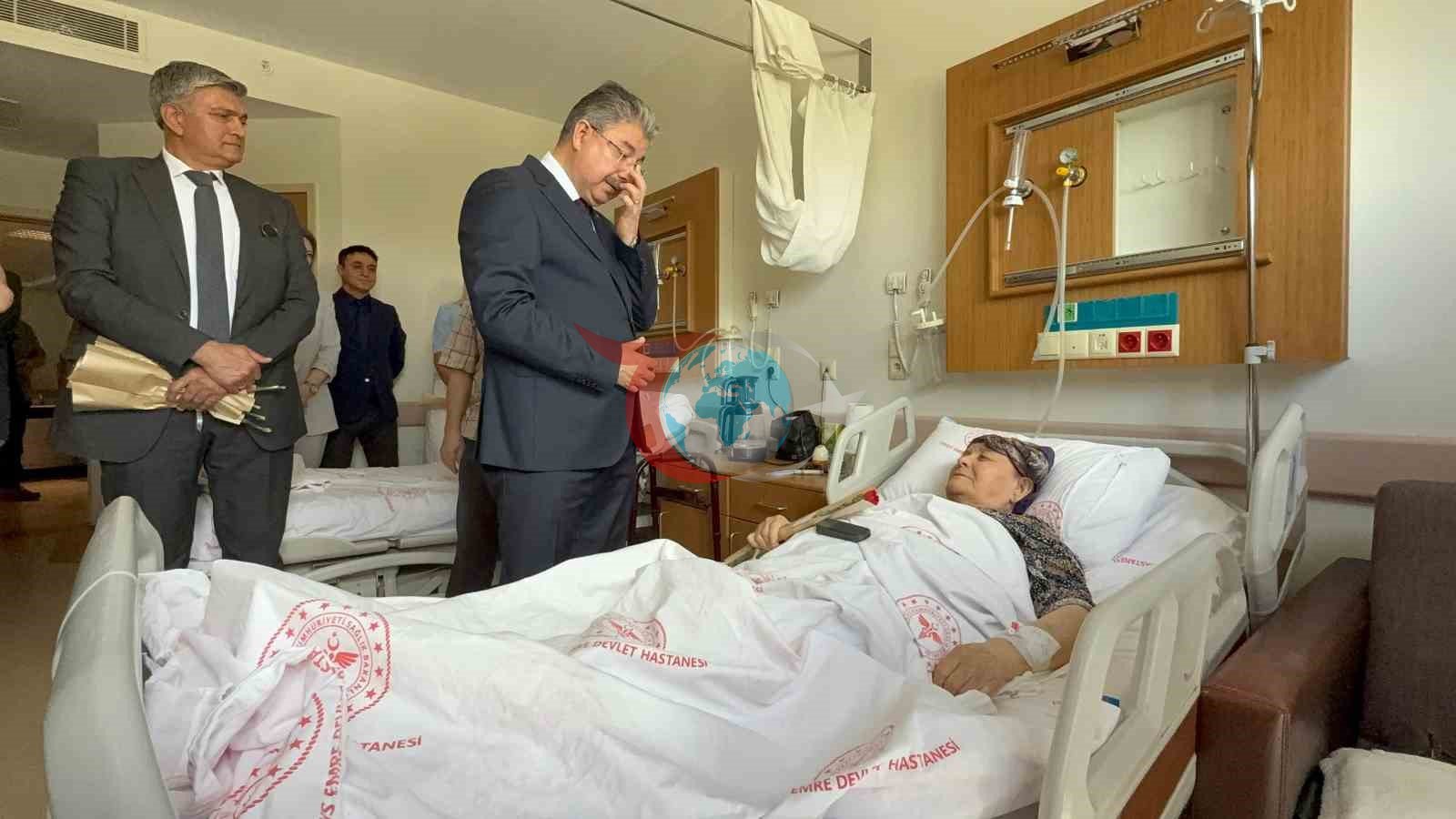 Vali Yılmazcazının bayramını xəstələrə və sağlamlıq işçilərinə yüklə <