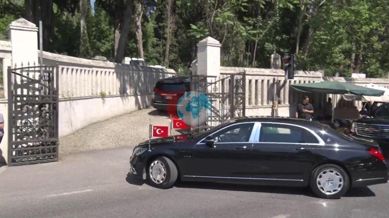 Prezident Ərdoğan ərəfəsində valideynlərinin məzarını ziyarət etdi