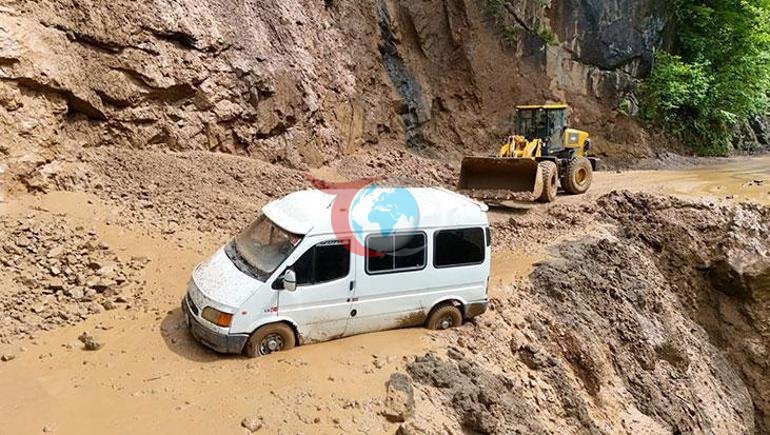 Trabzonda sürüşmə dəhşəti: Bizi uçurumdan atırdı, gücümüzlə xilas olduq