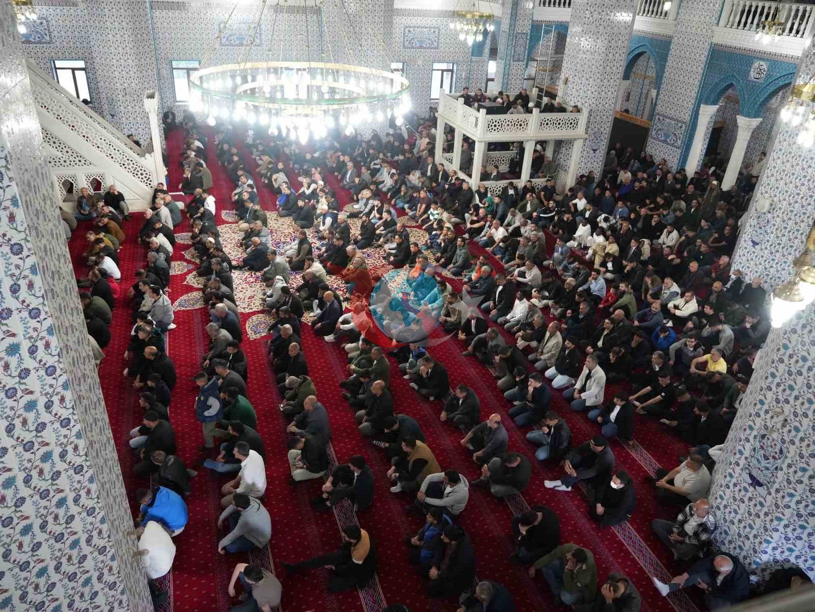 Iğdır'da Bayram Namazı İçin İlk Saflar Tutuldu