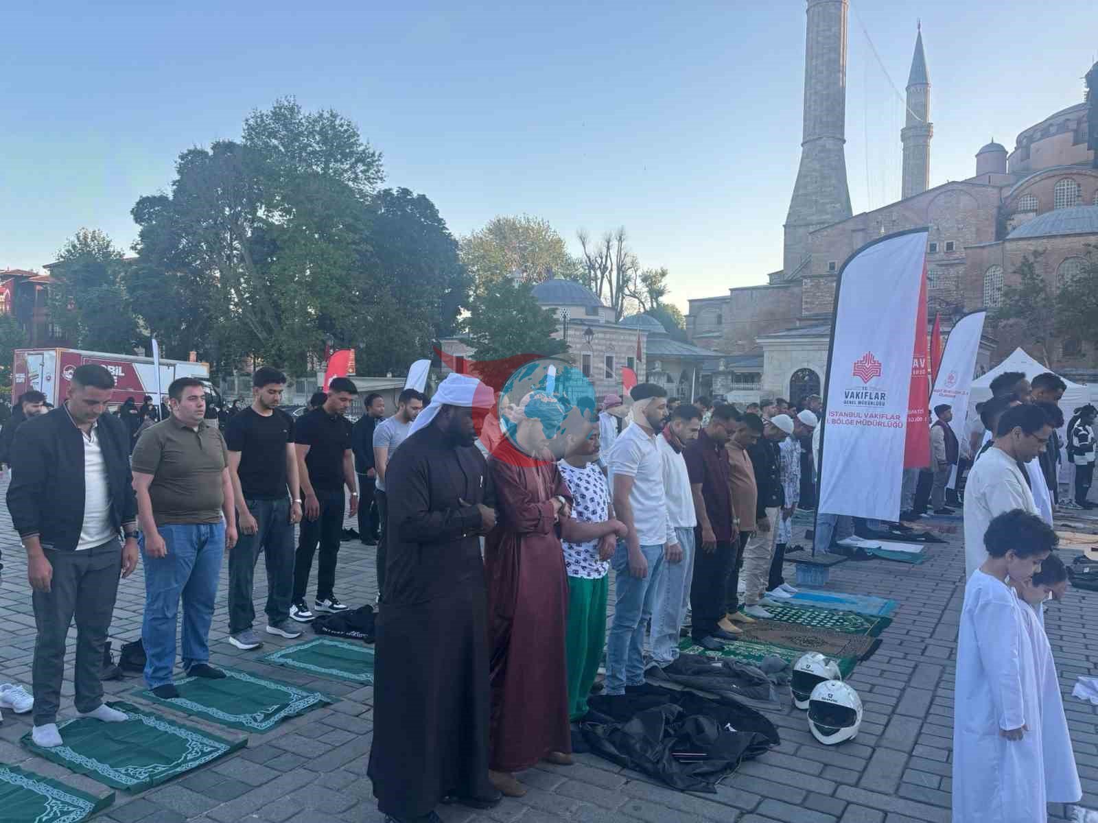 Vatandaşlar Kurban Bayramı namazını Ayasofya&rsquo;da kıldı