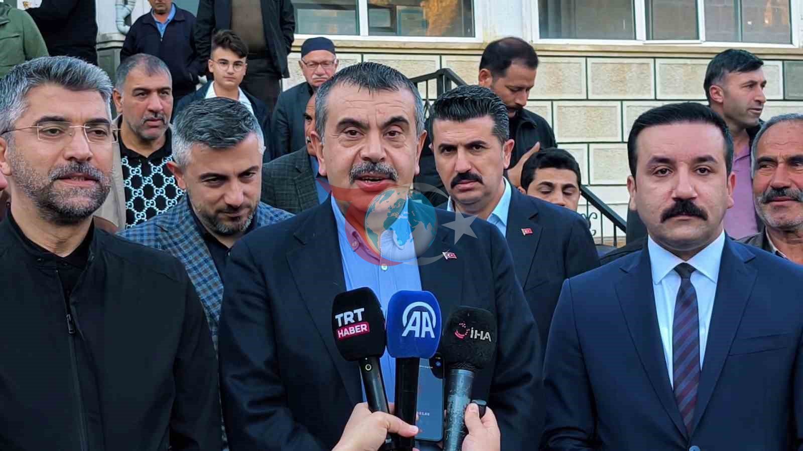 Bakan Tekin Bayram Namazını Memleketi Uzundere'de Kıldı