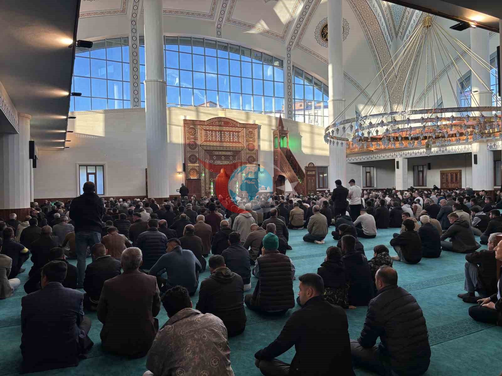 Bingöl'de Kurban Bayramı Namazı Coşkuyla Kutlandı