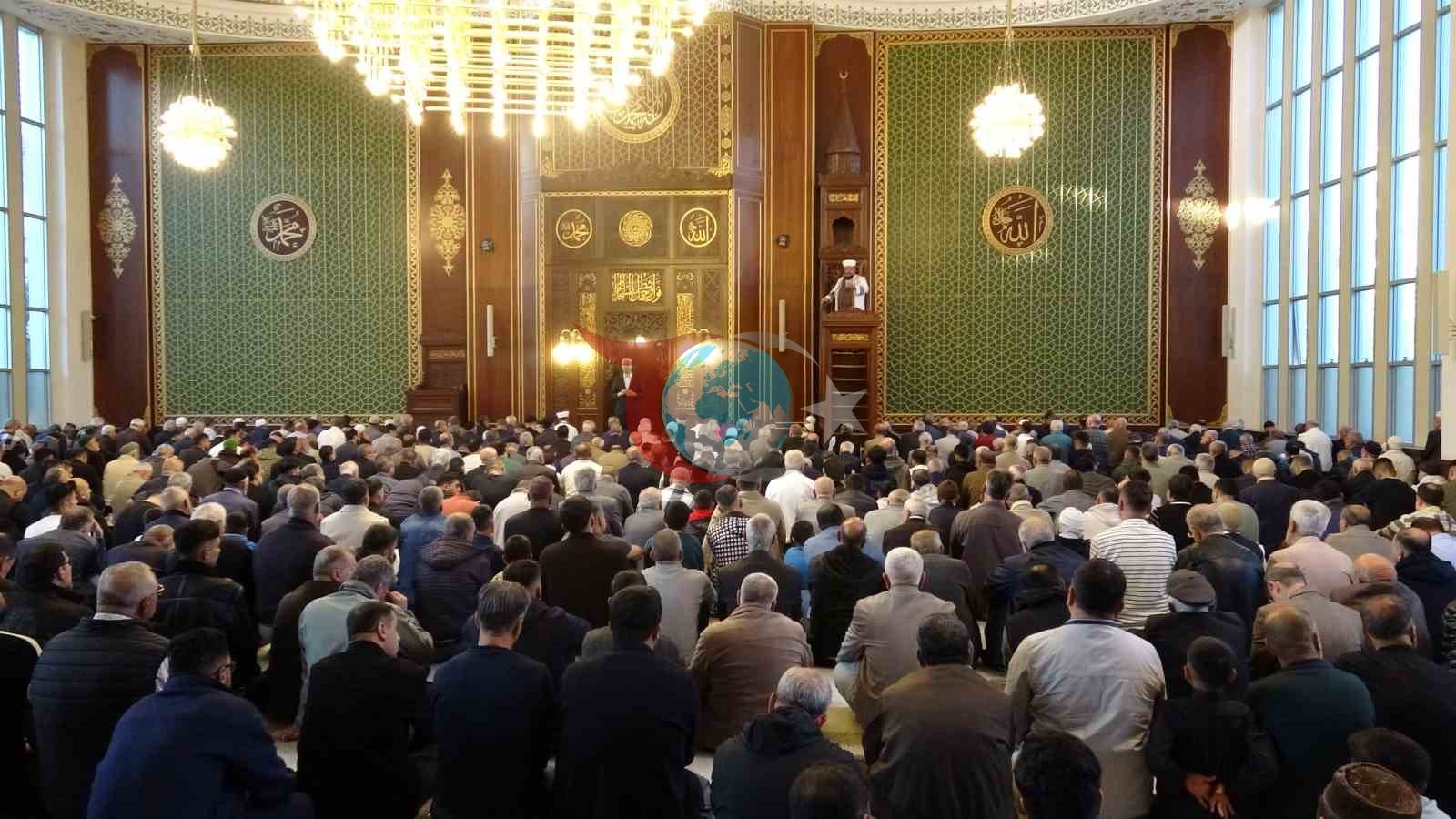 Malatya'da Kurban Bayramı Namazında Yoğun Katılım