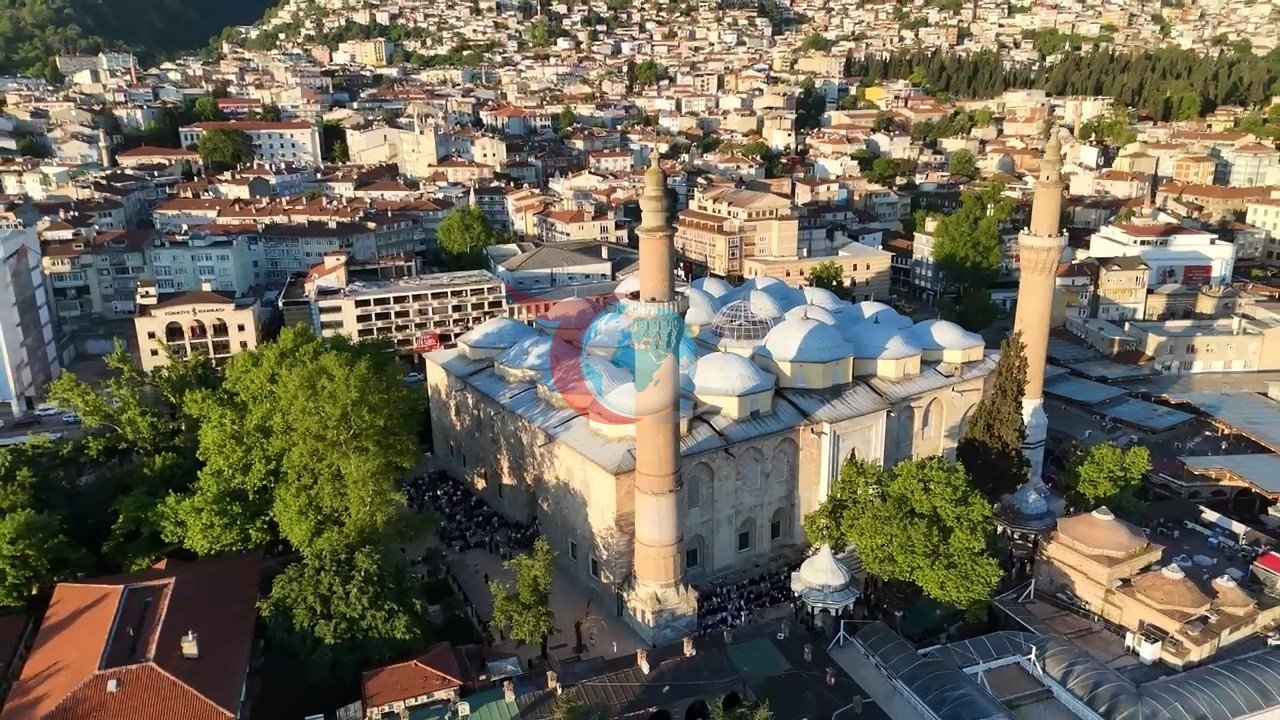Bursa'nın Tarihi Camilerinde Bayram Coşkusu Yaşandı