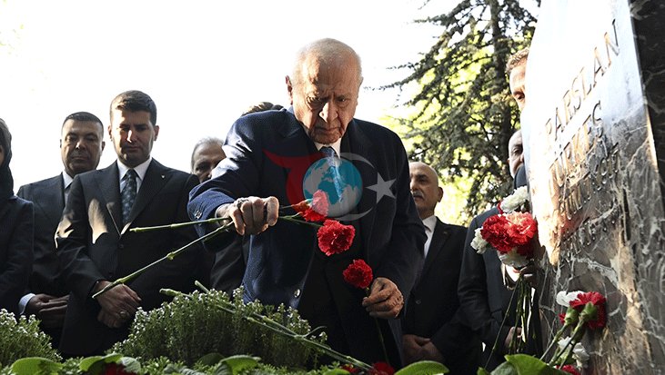 Devlet Bahçeli, Alparslan Türkeş’in Anıt Mezarını Ziyaret Etti