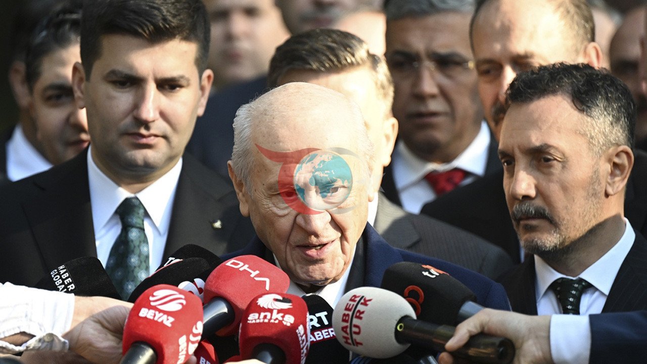 Devlet Bahçeli, Bayramda Alparslan Türkeş'in Anıt Mezarını Ziyaret Etti