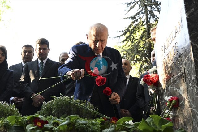 Devlet Bahçeli, Alparslan Türkeş'in kabrini ziyaret etti - Resim: 0