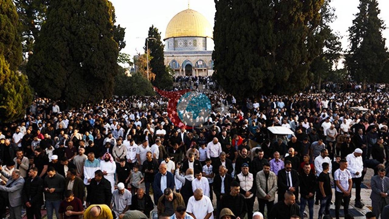 Mescid-i Aksa'da 140 Bin Müslüman Bayram Namazında Buluştu