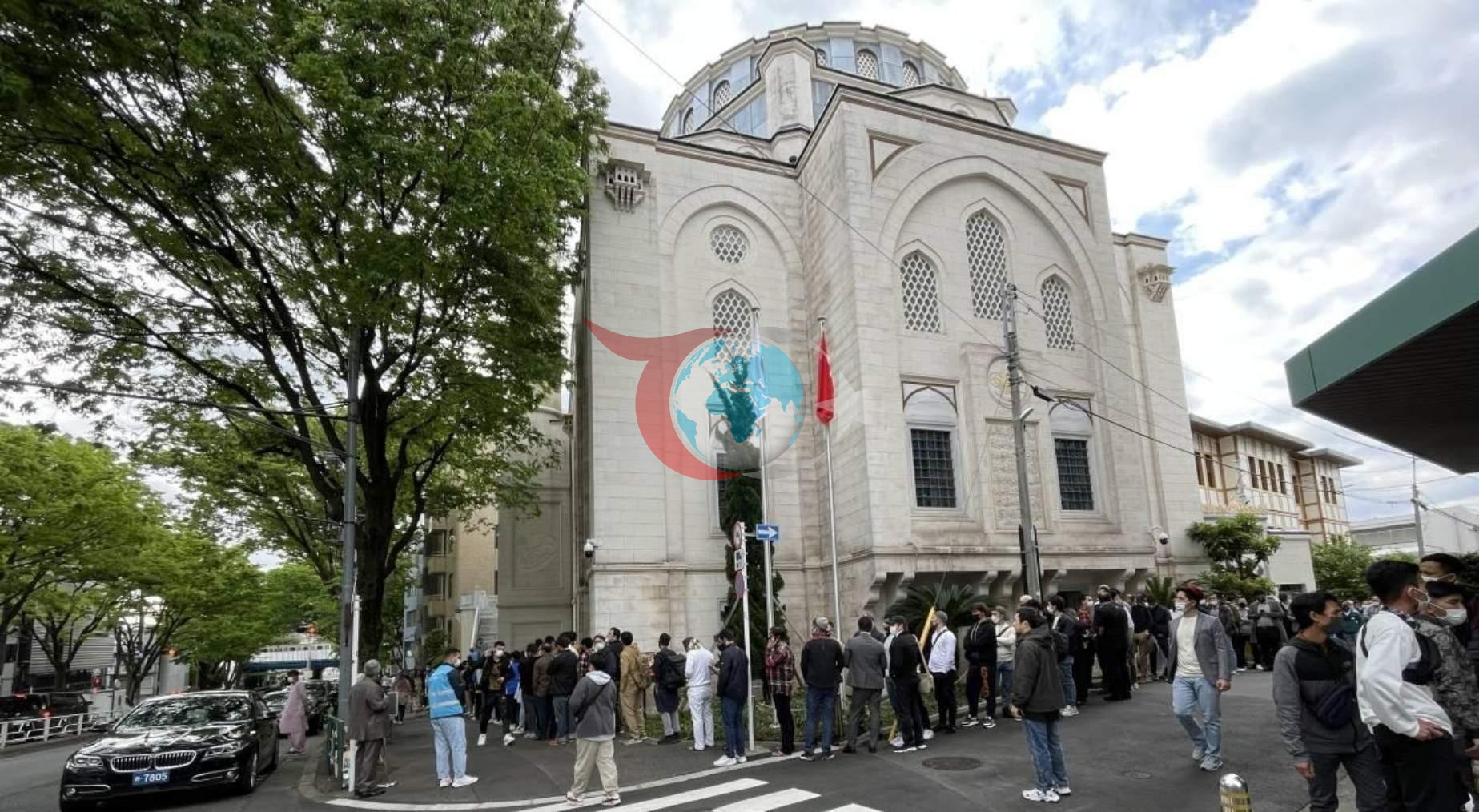 Tokyo'da Bayram Namazı Coşkusu: Üç Kez Kılındı
