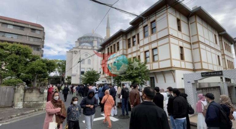 Kurban Bayramı namazının 3 kez kılındığı cami Farklı ülkelerden Müslümanlar akın etti