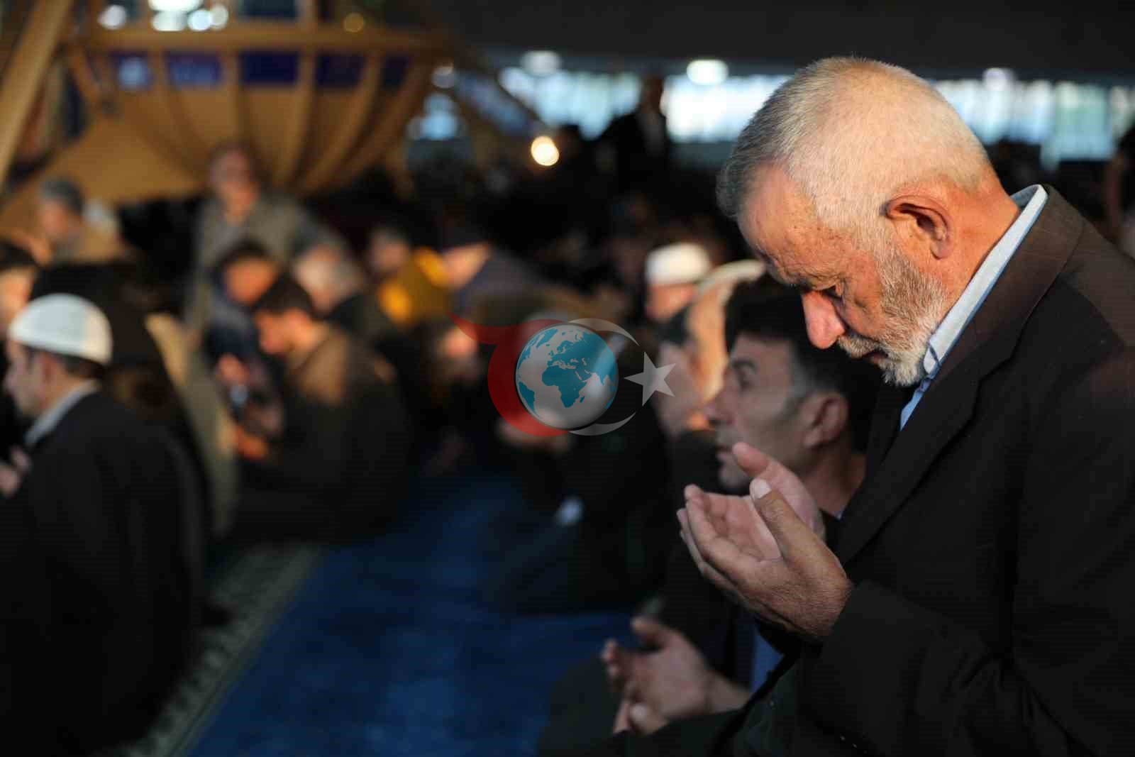 Erzincan'da Bayram Namazı Coşkusu: Camilere Yoğun İlgi