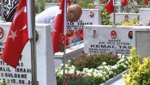 Edirnekapı Şehitliğinde buruk babalar günü