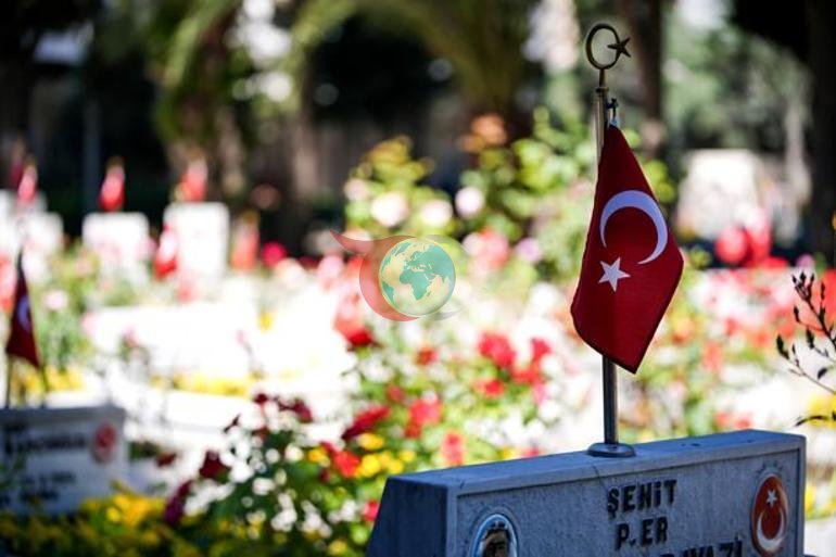Şehit aileleri Kurban Bayramının ilk günü Edirnekapı Şehitliğini ziyaret etti